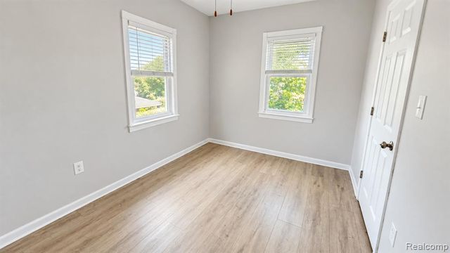 8030 Chalmers Avenue, Warren, MI 48089