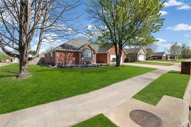 3901 SW Cherry Road, Bentonville, AR 72713