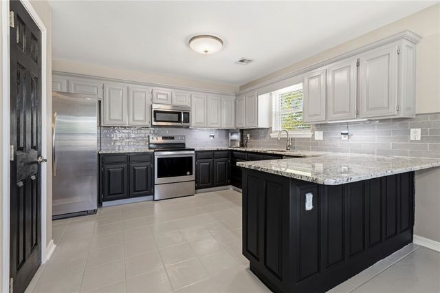 3901 SW Cherry Road, Bentonville, AR 72713