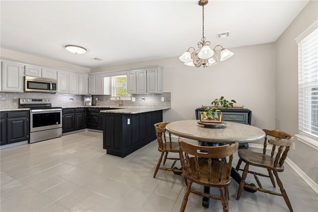 3901 SW Cherry Road, Bentonville, AR 72713