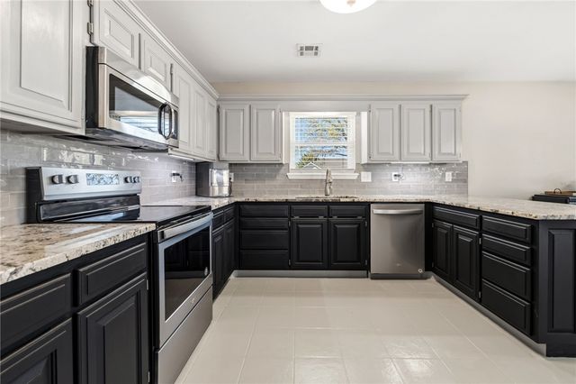 3901 SW Cherry Road, Bentonville, AR 72713