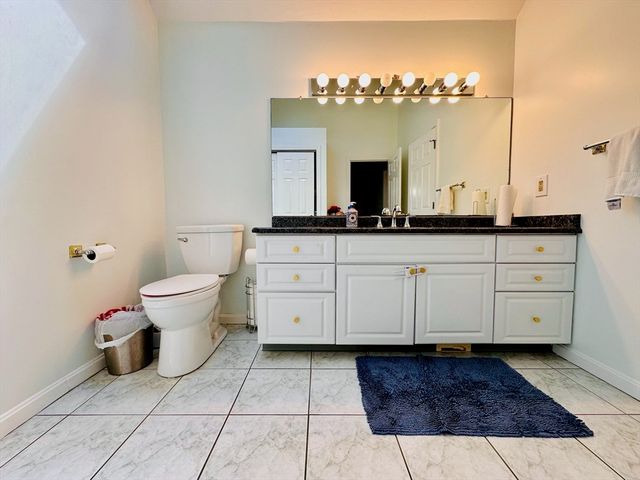 62 Edgemere Blvd, Shrewsbury, MA 01545