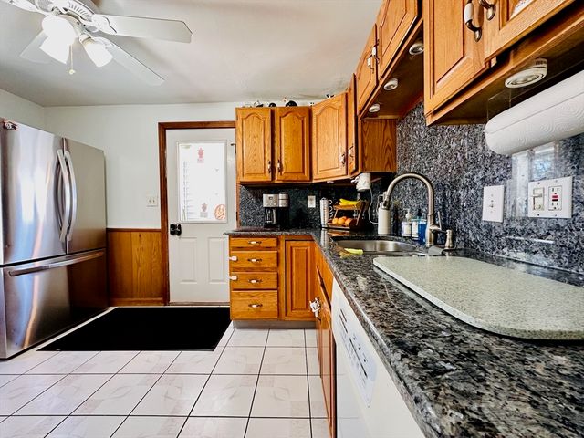 62 Edgemere Blvd, Shrewsbury, MA 01545