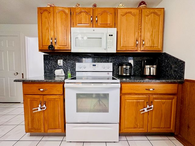 62 Edgemere Blvd, Shrewsbury, MA 01545