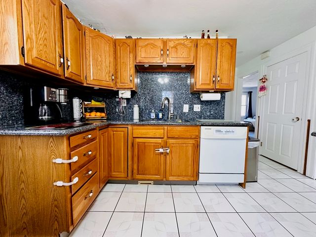 62 Edgemere Blvd, Shrewsbury, MA 01545