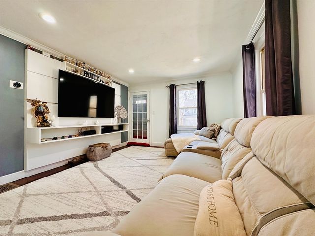 62 Edgemere Blvd, Shrewsbury, MA 01545