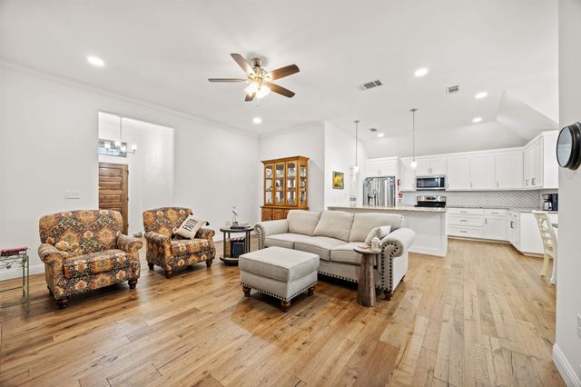 949 Avagail, Springtown, TX 76082
