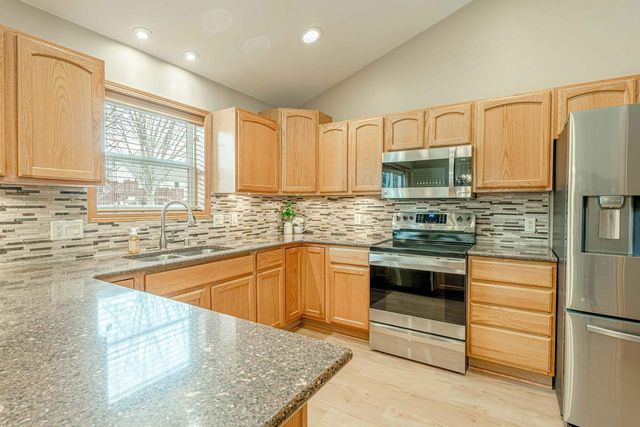 3281 Edmonton Drive, Sun Prairie, WI 53590