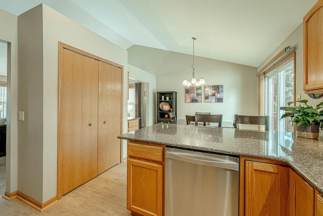 3281 Edmonton Drive, Sun Prairie, WI 53590