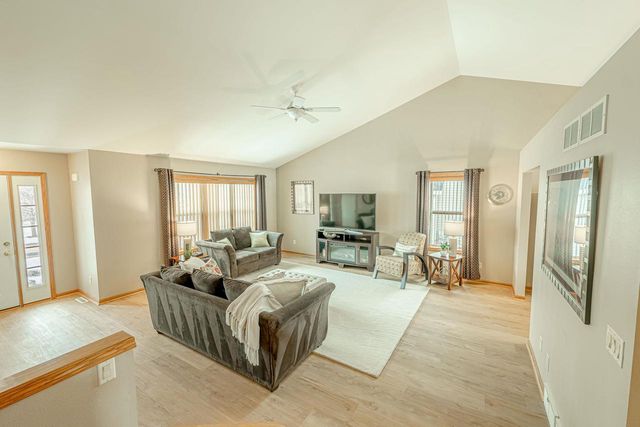 3281 Edmonton Drive, Sun Prairie, WI 53590