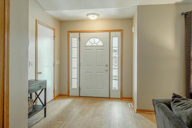 3281 Edmonton Drive, Sun Prairie, WI 53590