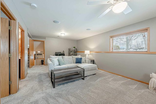 3281 Edmonton Drive, Sun Prairie, WI 53590