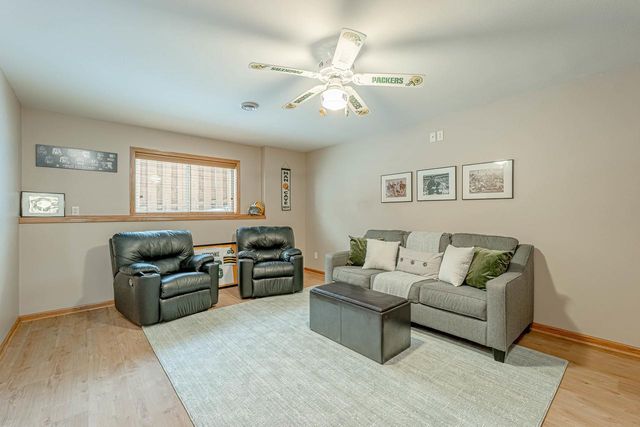 3281 Edmonton Drive, Sun Prairie, WI 53590