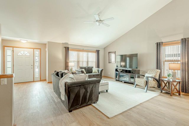 3281 Edmonton Drive, Sun Prairie, WI 53590