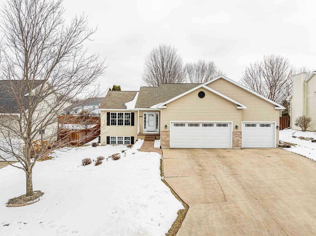 3281 Edmonton Drive, Sun Prairie, WI 53590
