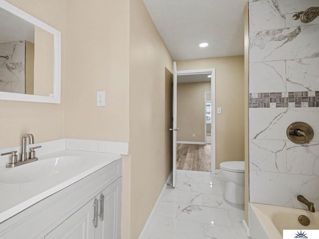 1751 S 9th Street, Omaha, NE 68108