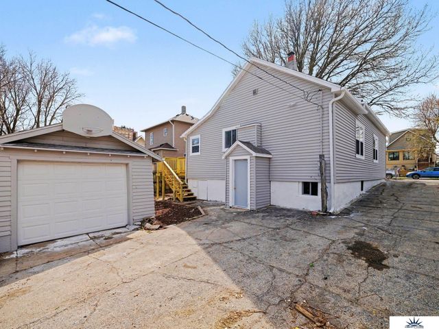 1751 S 9th Street, Omaha, NE 68108