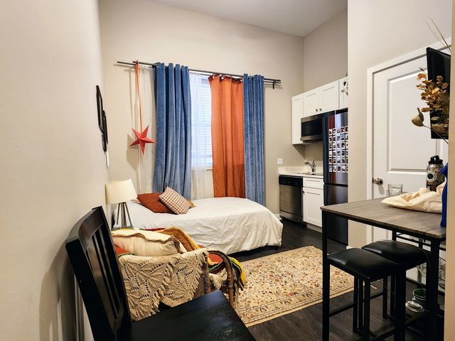 1409 W Diversey Parkway 108, Chicago, IL 60614