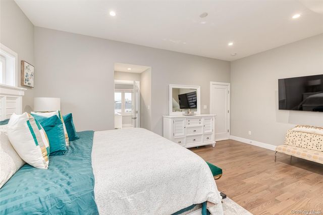 72 W Marine Avenue, Lindenhurst, NY 11757