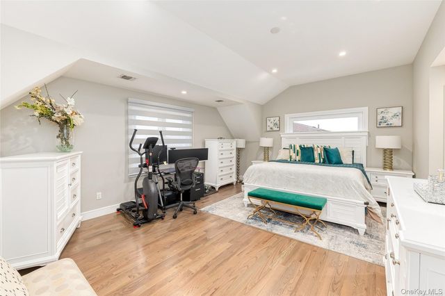 72 W Marine Avenue, Lindenhurst, NY 11757