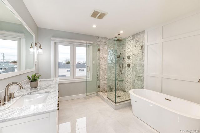 72 W Marine Avenue, Lindenhurst, NY 11757