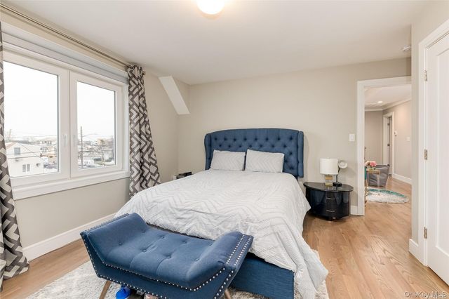 72 W Marine Avenue, Lindenhurst, NY 11757