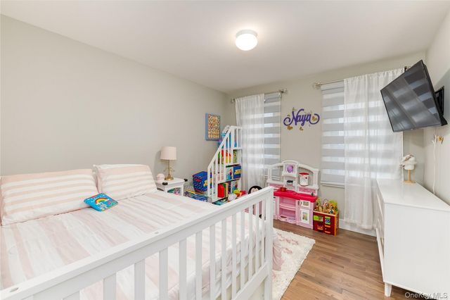 72 W Marine Avenue, Lindenhurst, NY 11757