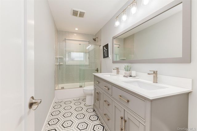 72 W Marine Avenue, Lindenhurst, NY 11757