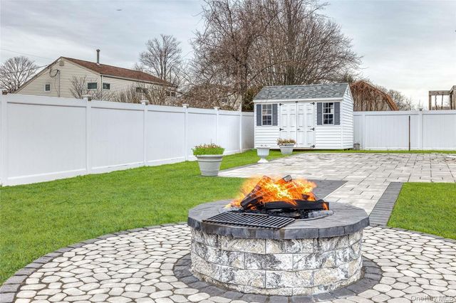 72 W Marine Avenue, Lindenhurst, NY 11757