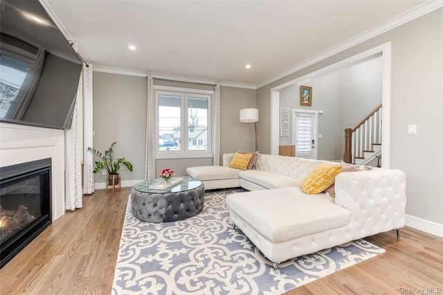 72 W Marine Avenue, Lindenhurst, NY 11757