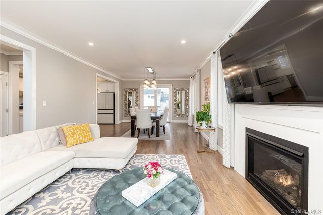 72 W Marine Avenue, Lindenhurst, NY 11757