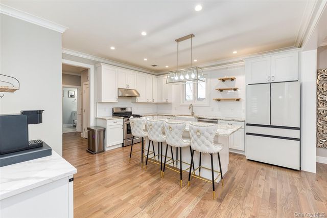 72 W Marine Avenue, Lindenhurst, NY 11757