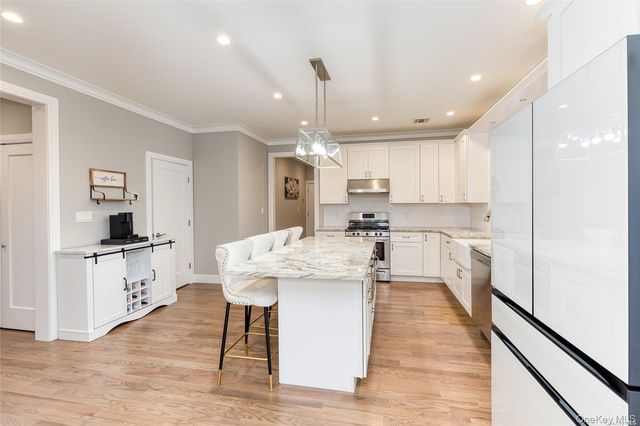 72 W Marine Avenue, Lindenhurst, NY 11757