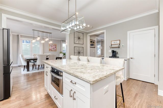 72 W Marine Avenue, Lindenhurst, NY 11757