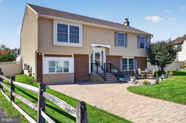 29 CANDLEWOOD CIR, Marlton, NJ 08053