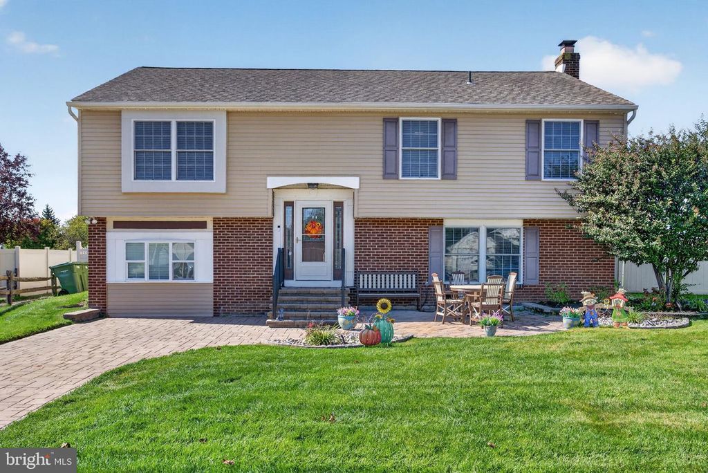 29 CANDLEWOOD CIR, Marlton, NJ 08053