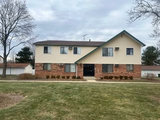 8320 Oak Leaf Drive 1302, Woodridge, IL 60517