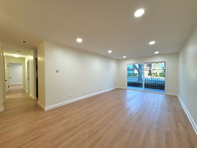 1525 Sander Court 103, Wheeling, IL 60090