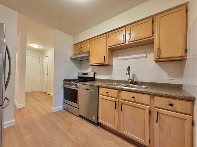 1525 Sander Court 103, Wheeling, IL 60090