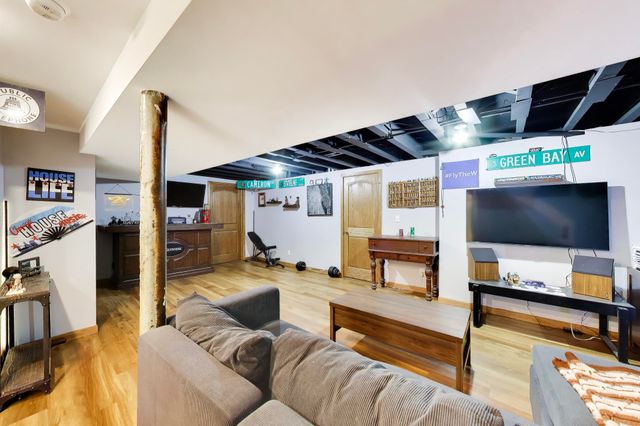 3290 Ridge Road, Highland, IN 46322