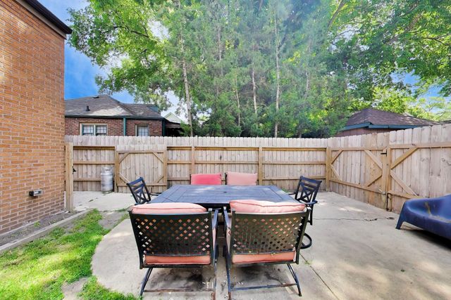 3290 Ridge Road, Highland, IN 46322