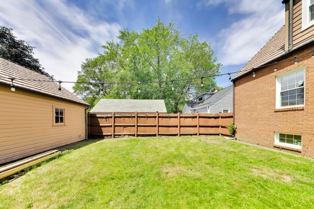 3290 Ridge Road, Highland, IN 46322