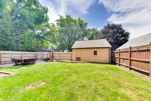 3290 Ridge Road, Highland, IN 46322