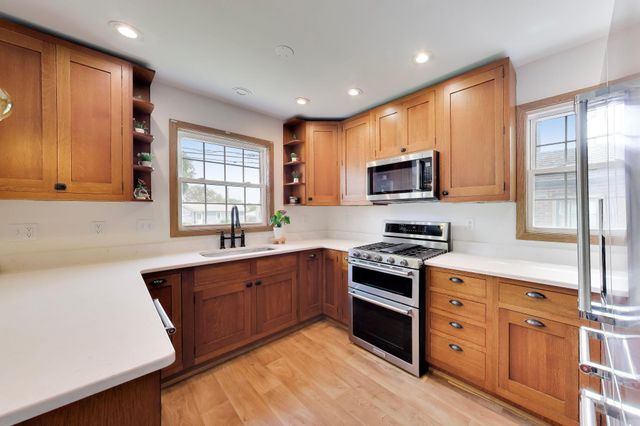 3290 Ridge Road, Highland, IN 46322
