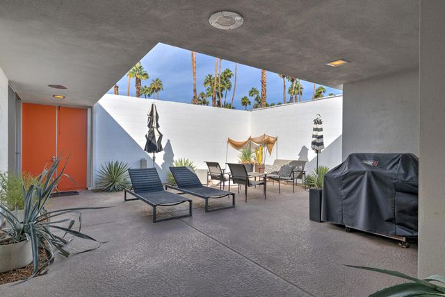 75 Westlake Circle, Palm Springs, CA 92264