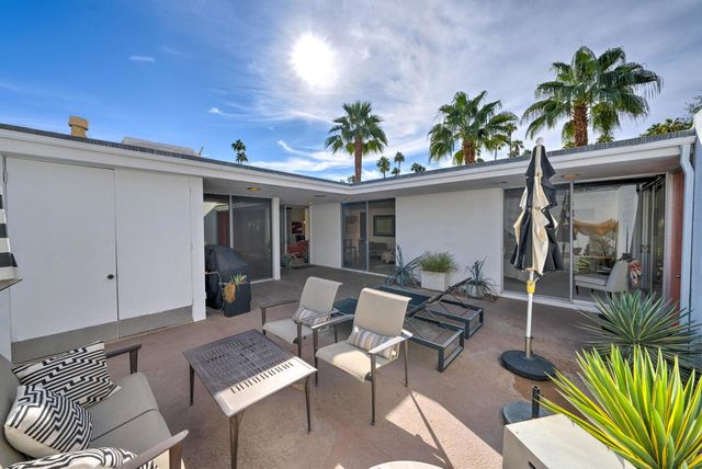 75 Westlake Circle, Palm Springs, CA 92264