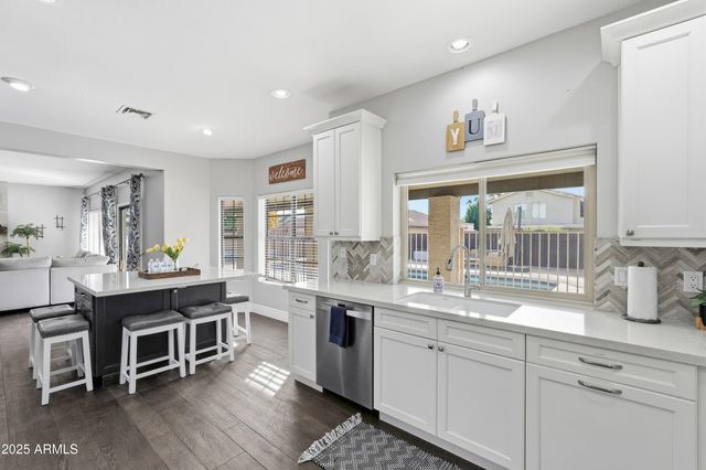 5613 E ANGELA Drive, Scottsdale, AZ 85254