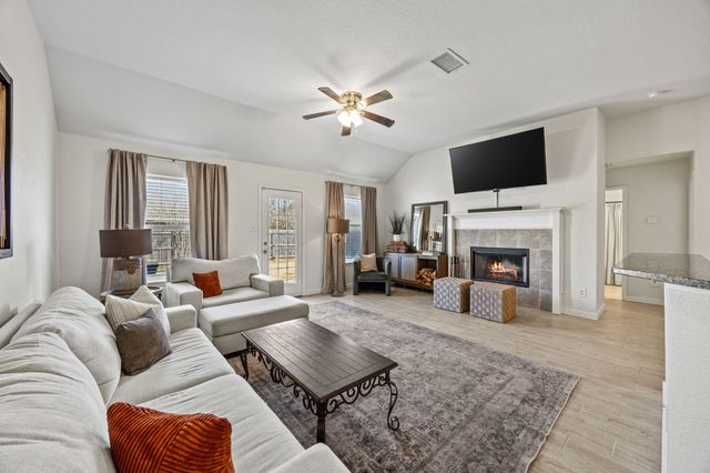 428 Vista Way Drive, Saginaw, TX 76179