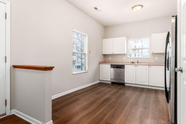 6035 Avatar Drive, 8-6035, New Albany, OH 43054