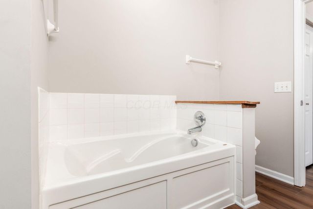 6035 Avatar Drive, 8-6035, New Albany, OH 43054